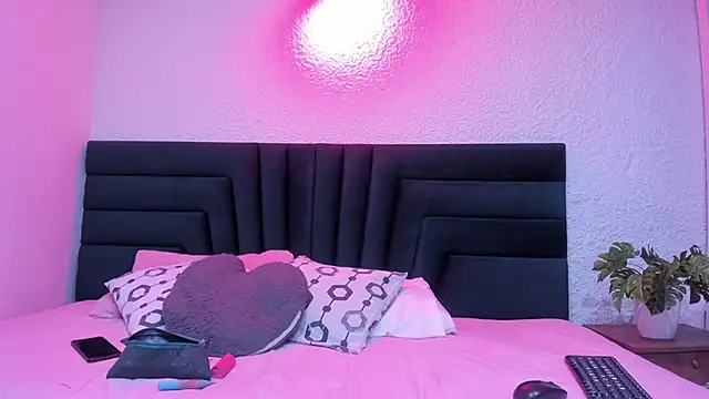 Dahliablack online show from February 13, 3:24 pm