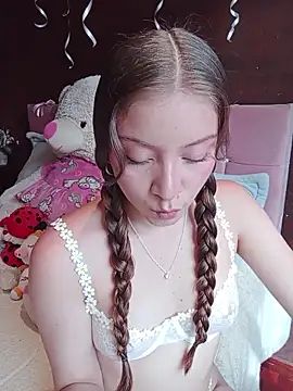 MimiSoftie online show from April 7, 8:22 pm