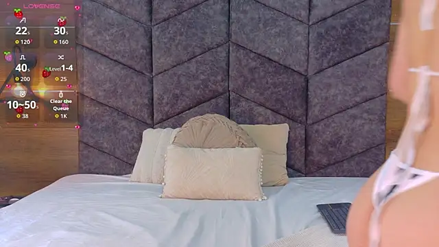 AnnieRouse   online show from April 8, 11:56 am