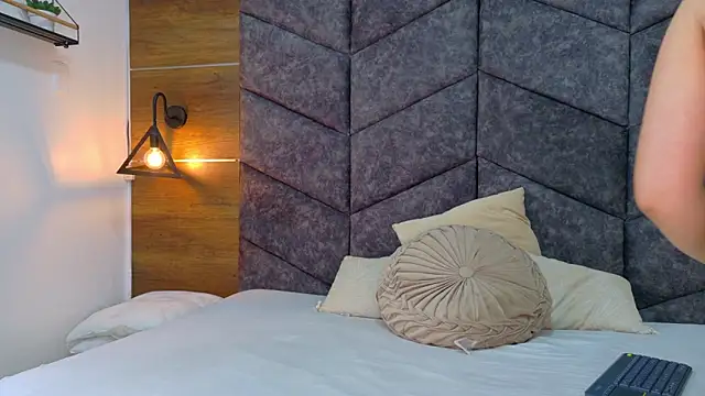 AnnieRouse   online show from February 24, 11:42 am