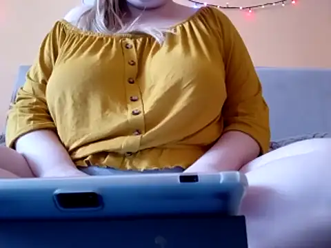 trixye21 online show from February 24, 1:10 pm