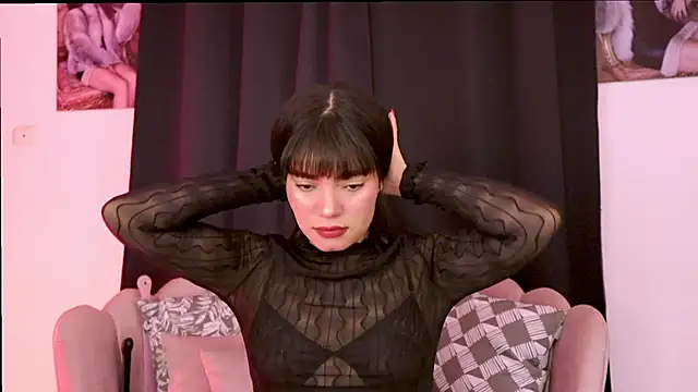 dakotacollins  online show from April 12, 3:09 am