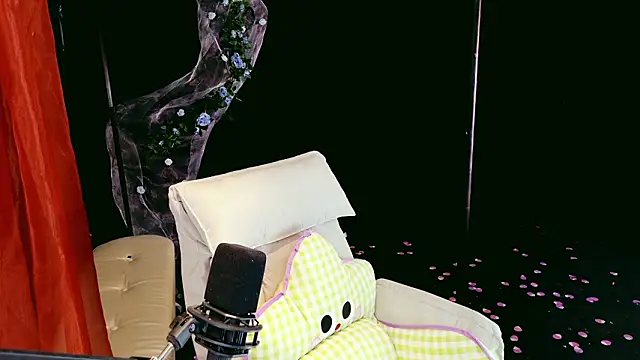 Lady-Mia777 online show from March 27, 4:47 am