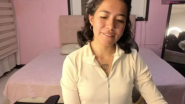 Lynn turner online show from April 7, 8:00 pm