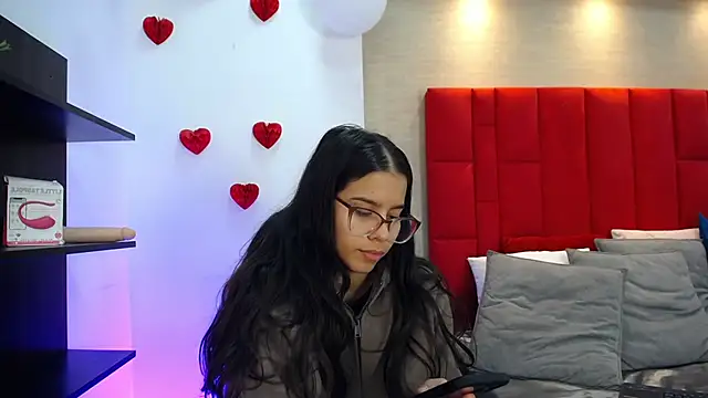 Luna Millers online show from March 2, 4:23 am