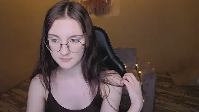 VixenLight online show from February 13, 9:33 am