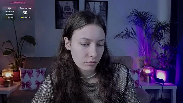 VioletaBloom online show from February 6, 7:12 am