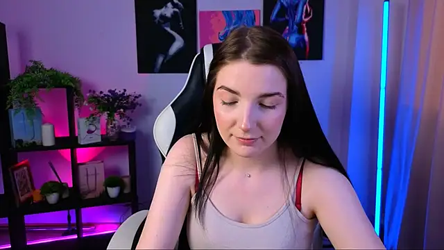 AliceChanel online show from April 10, 9:26 am