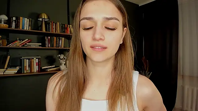 JuliannaLeiding online show from February 24, 7:34 pm