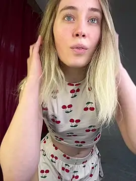 LovelyMiu online show from June 2, 3:02 pm