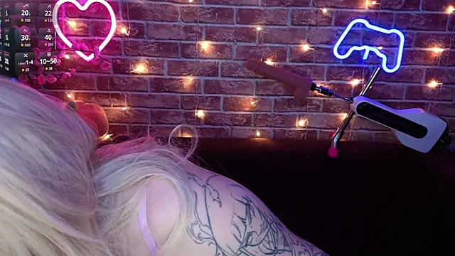 AnnaQuiin online show from March 26, 2:52 pm