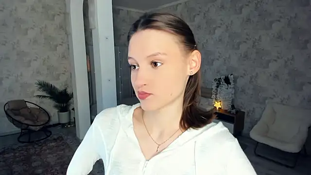 LianneBynon online show from March 21, 8:19 am