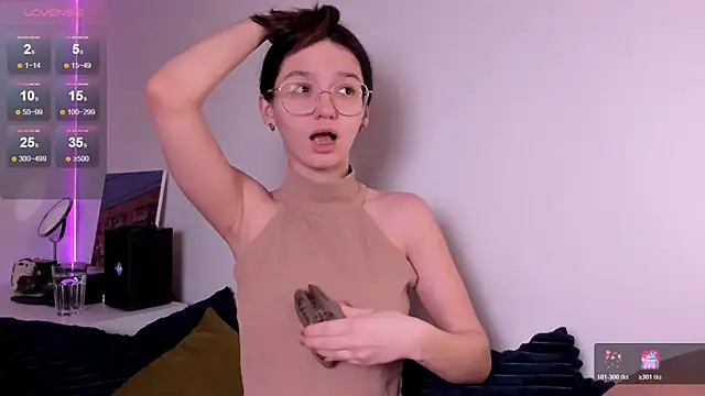 miabellee  online show from March 13, 10:44 pm