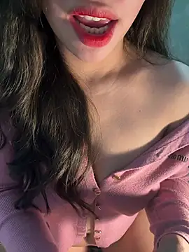 QuynhAnh 2k1 online show from February 6, 7:01 am