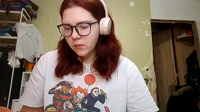 VannessaDillenbeck online show from February 11, 8:27 am