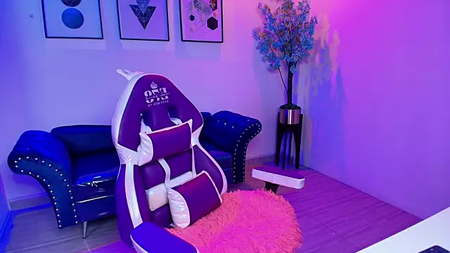 Maddie T18 online show from March 30, 11:54 am