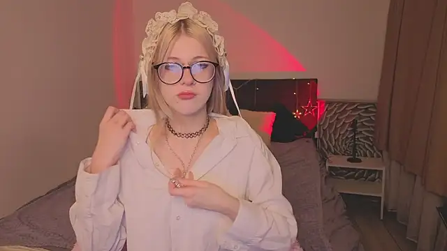 alicedews online show from February 8, 9:40 pm