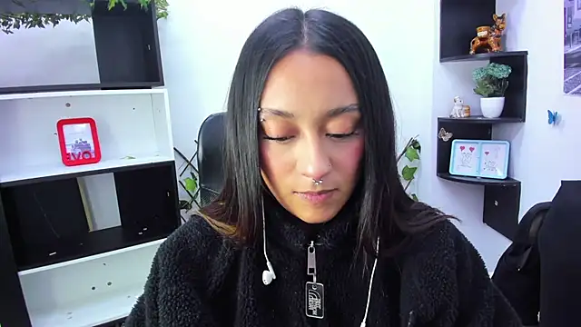 Miaa Thopmson  online show from February 21, 2:01 am