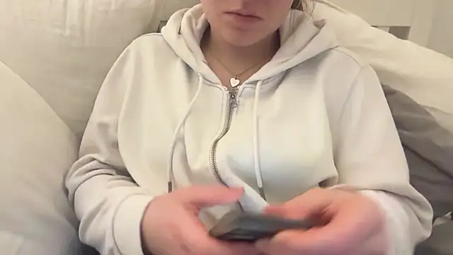 Lucyschickt online show from February 12, 8:21 pm