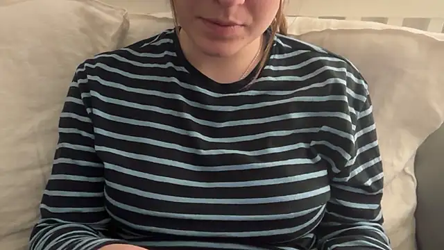 Lucyschickt online show from April 12, 6:54 pm