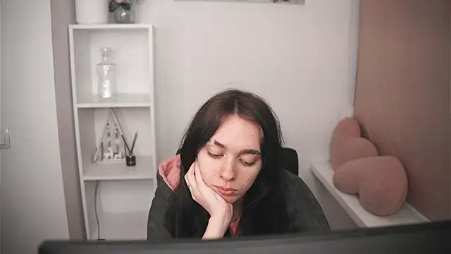 Snapshot of GinnyKittle chatting on March 1, 6:51 pm GinnyKittle online show from March 1, 6:51 pm