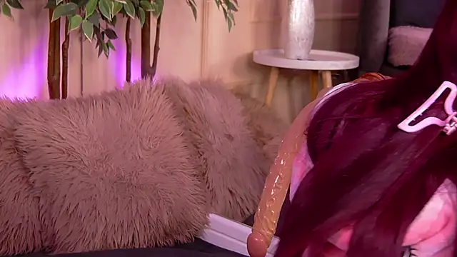 CrystalRedd online show from February 10, 5:54 am