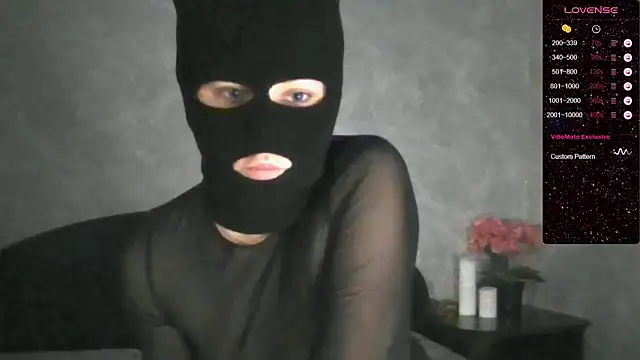 YenMoore online show from March 28, 9:20 am