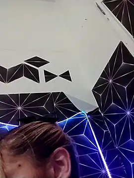 amairany27 online show from March 24, 4:40 am