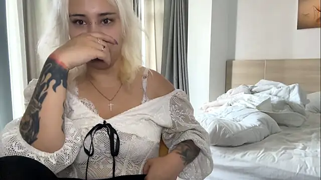 LuxureMia online show from February 8, 5:44 am