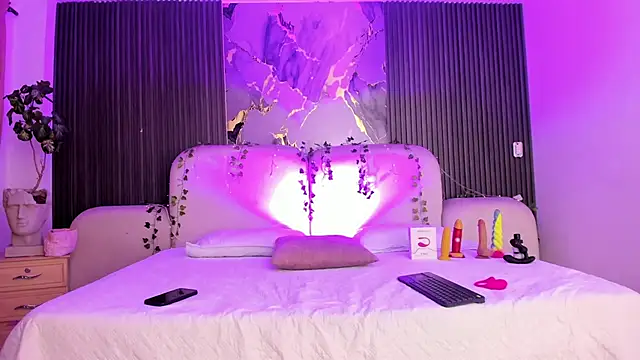 JazminRusso  online show from May 15, 5:33 am