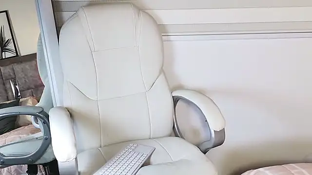 Prettyanie online show from March 29, 11:48 pm