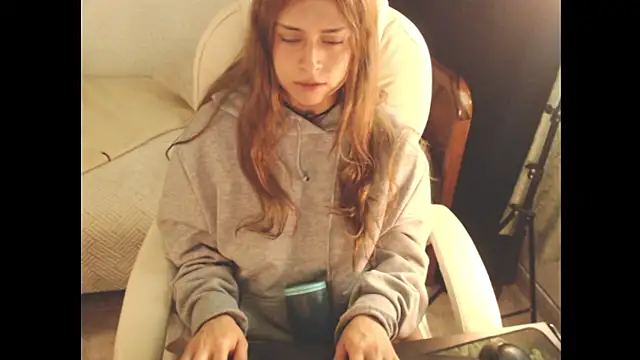 Lametaleralatina online show from February 8, 3:05 pm