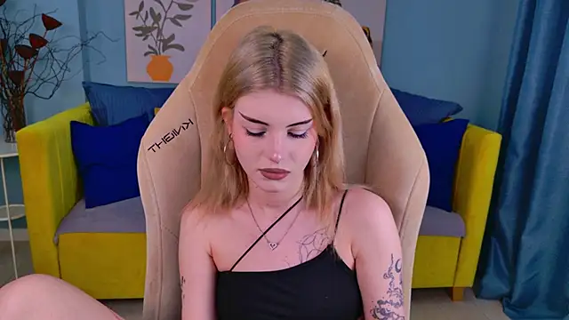 ScarletBlackwood online show from April 1, 4:57 am