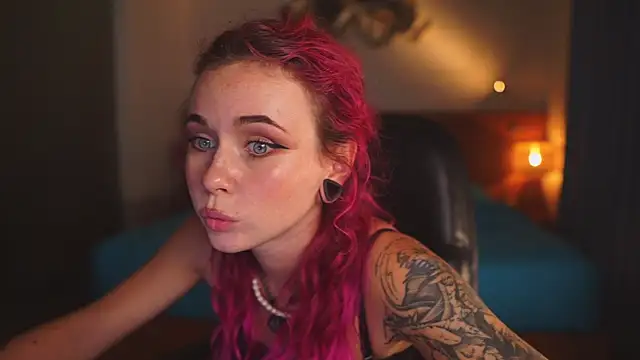 Sarah Pink online show from August 2, 1:25 pm