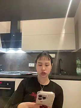 Just-Lilly online show from April 15, 3:34 pm