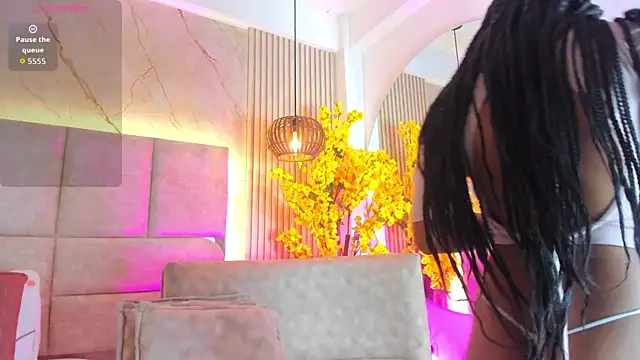 EmmaLovve online show from April 5, 2:32 am