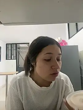 DULCE MARIA EF online show from February 1, 8:40 pm