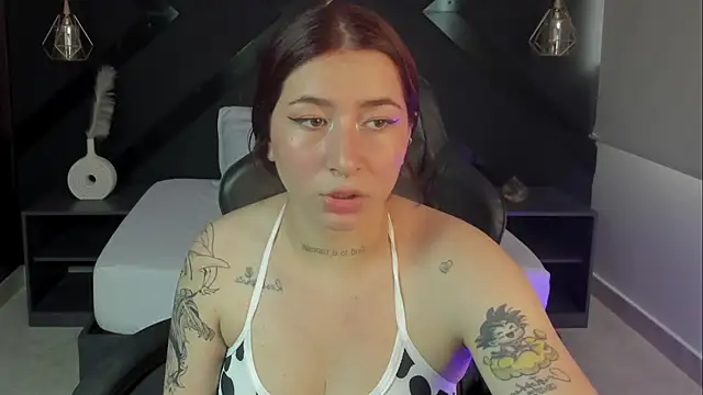 charlottee27  online show from February 28, 7:46 pm