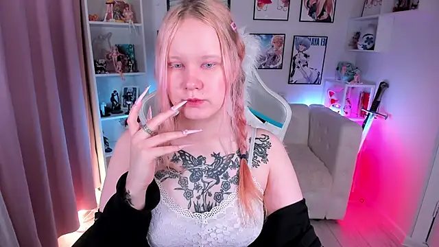 AnnieVibe online show from April 6, 5:36 pm