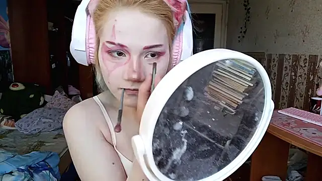 KathernSaulters online show from February 21, 7:09 am