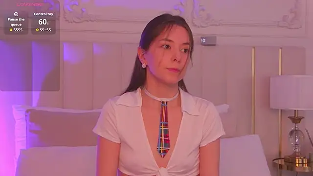 AlisseMoore online show from April 13, 6:36 am