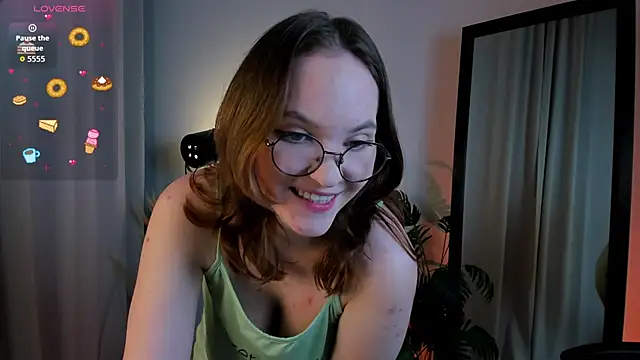 Crystal lovley online show from March 31, 10:10 pm