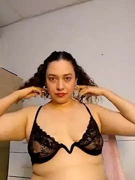 risitos23 online show from June 18, 5:09 am