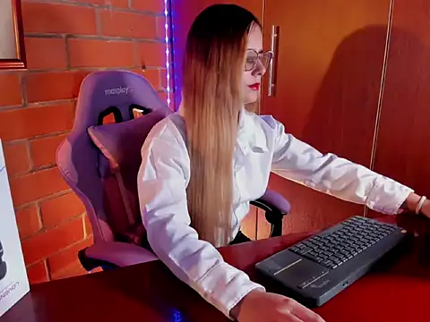 cristalprincess  online show from May 29, 1:47 am