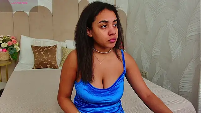 Luna Cortier online show from April 4, 5:06 am