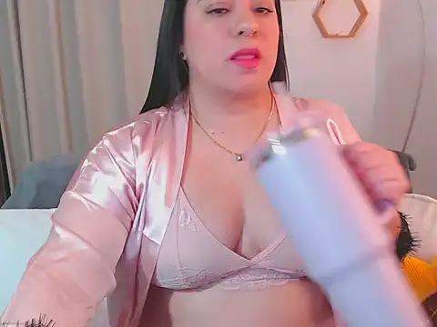 isabum  online show from February 10, 3:04 pm