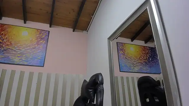 nina glow online show from April 17, 11:34 am