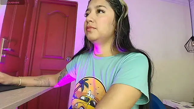 Dahiana Dmour  online show from April 15, 1:00 pm