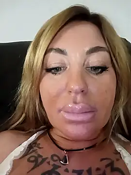 MiaMooly online show from December 13, 7:53 pm