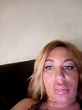 MiaMooly online show from April 10, 5:41 pm